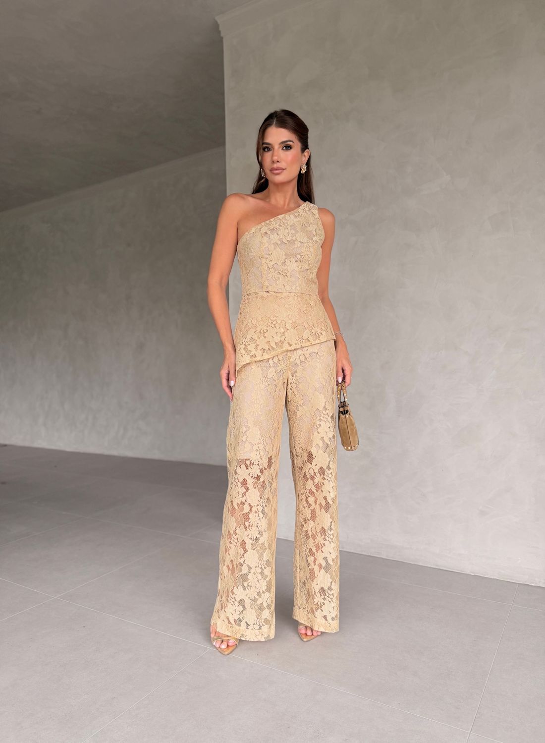 Top Renda Assimétrico - Donna Ritz Top Renda Assimétrico - Donna Ritz