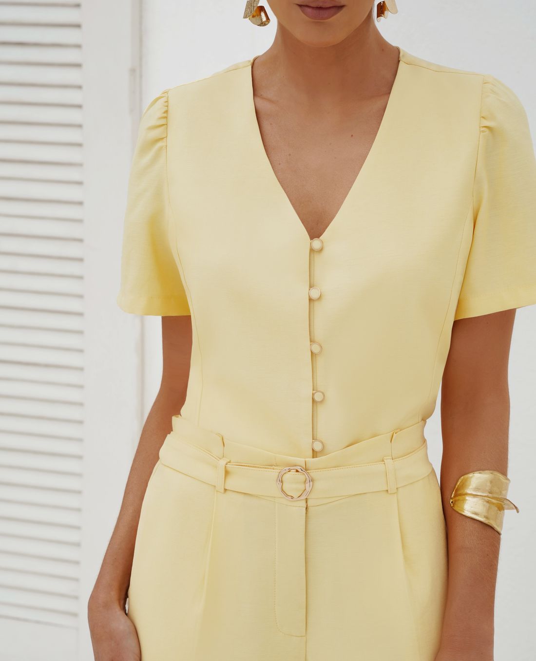 Blusa Alfaiataria Mista Manga Curta Amarração - Doce Flor Blusa Alfaiataria Mista Manga Curta Amarração - Doce Flor