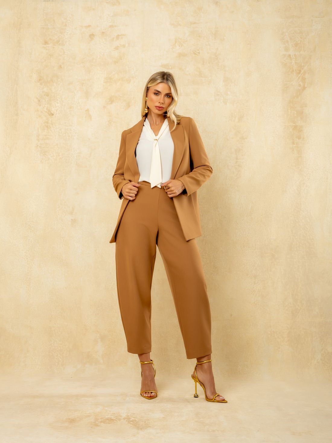 Blazer Feminino de Alfaiataria com Botões Dourados- Doce Flor