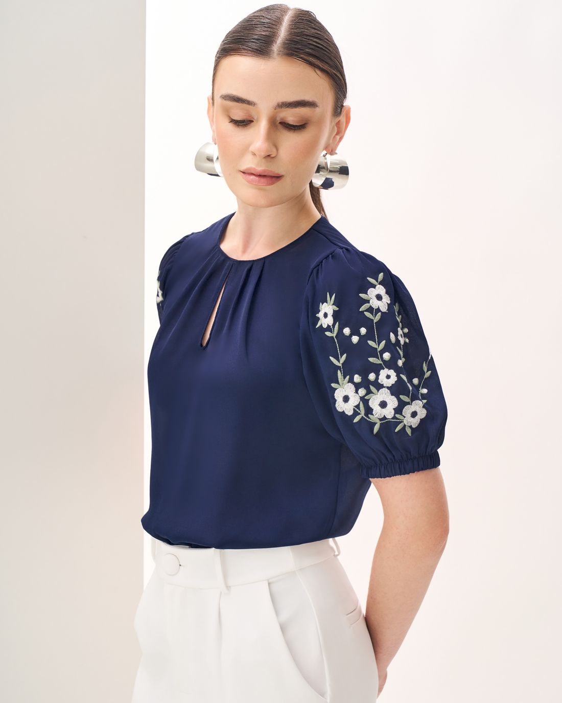 Blusa Crepe Manga Bordada - Milalai Blusa Crepe Manga Bordada - Milalai