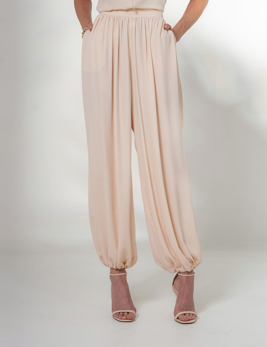 Calça Aladim Ísis Crepe - Unique Chic Calça Aladim Ísis Crepe - Unique Chic