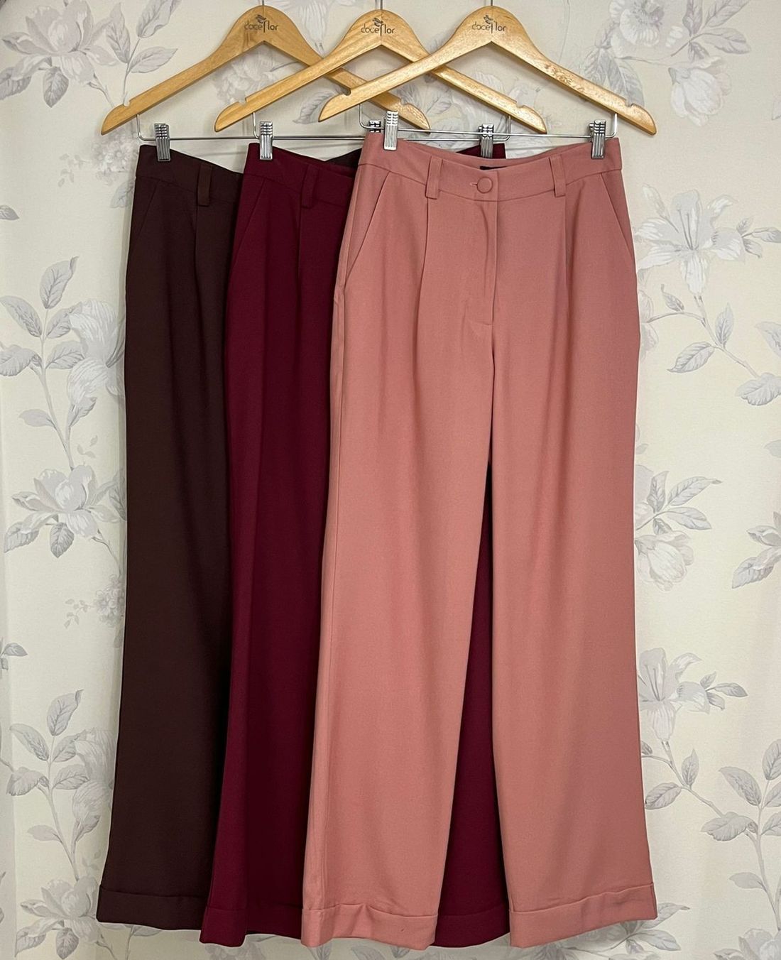 Calça Com Pregas e Barra Italiana - Doce Flor