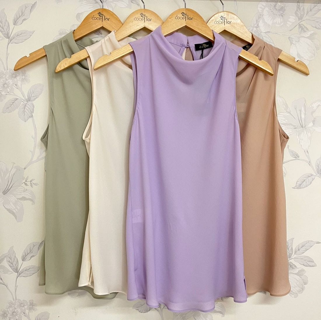 Blusa Cavada Gola Degagê - Doce Flor Blusa Cavada Gola Degagê - Doce Flor