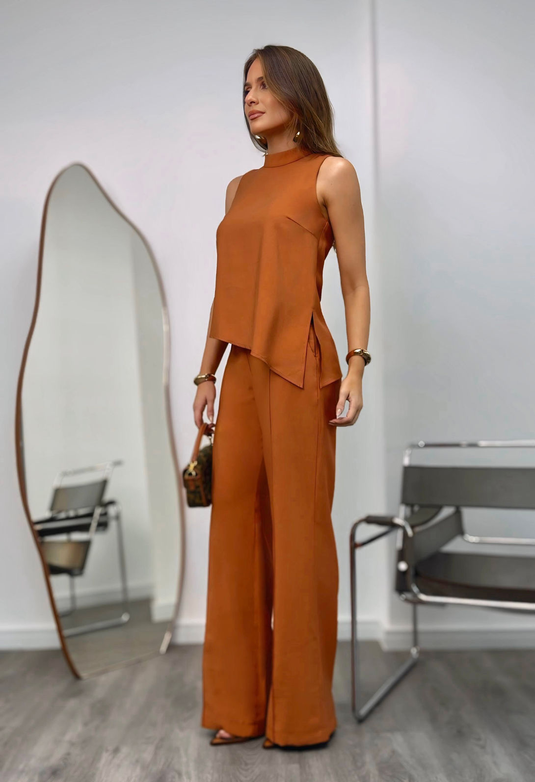 Blusa Gola Alta Assimétrica- Doce Flor