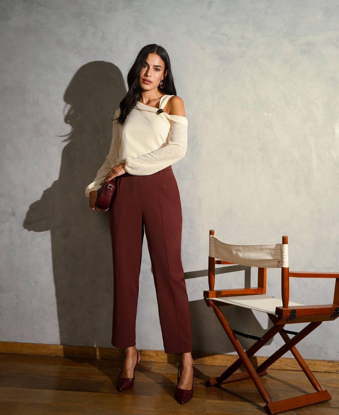 Calça Cenoura Prega Recorte - Donna Ritz