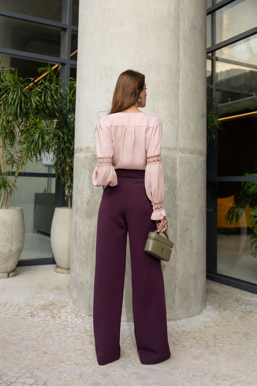 Blusa Crepe Decote V Manga Longa Renda - Milalai Blusa Crepe Decote V Manga Longa Renda - Milalai