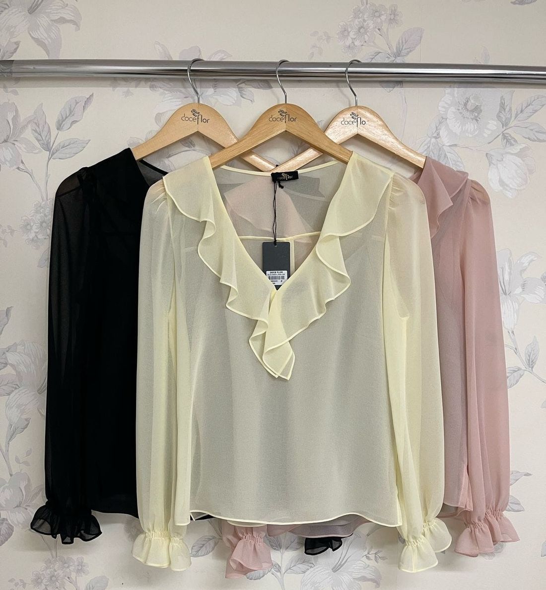 Blusa Crepe Manga Longa Com Jabots - Doce Flor Blusa Crepe Manga Longa Com Jabots - Doce Flor