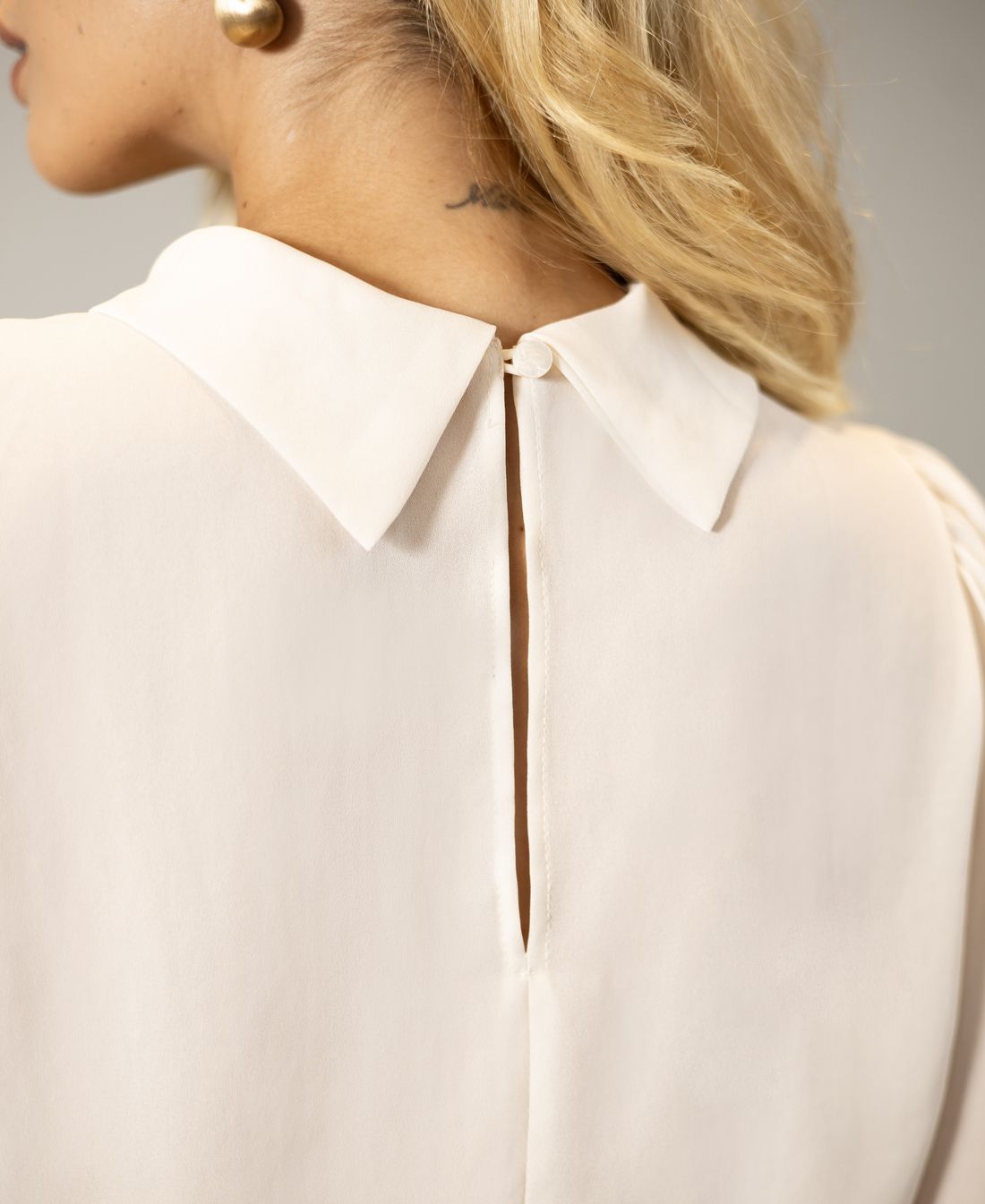 Blusa Crepe Gola Sport Manga Longa - Doce Flor Blusa Crepe Gola Sport Manga Longa - Doce Flor