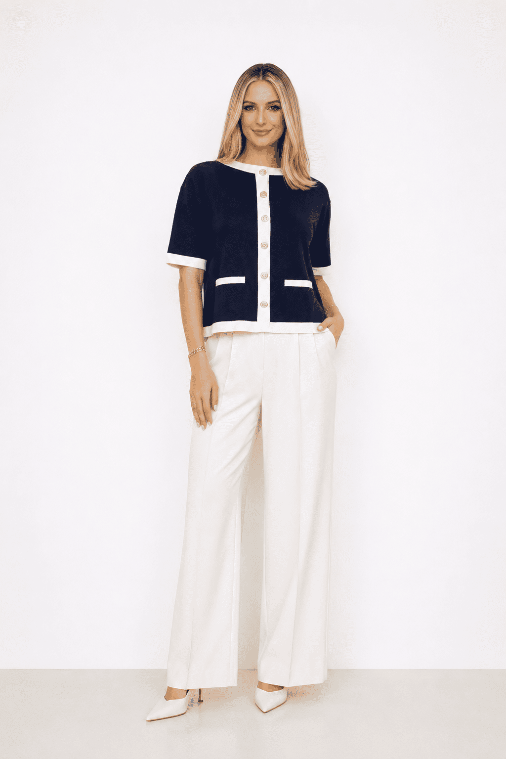 Blusa Feminina Manga Curta Tricot Modal com Bolsos e Botões Decorativos Blusa Feminina Manga Curta Tricot Modal com Bolsos e Botões Decorativos