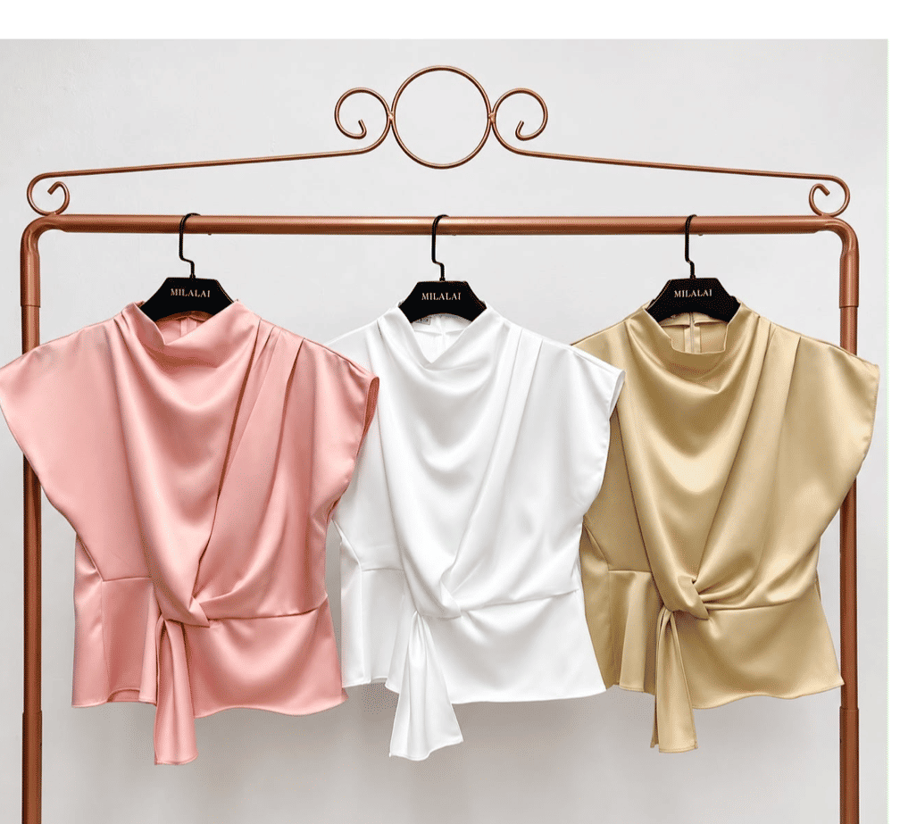 Blusa Acetinada com Gola Drapeada - Milalai Blusa Acetinada com Gola Drapeada - Milalai