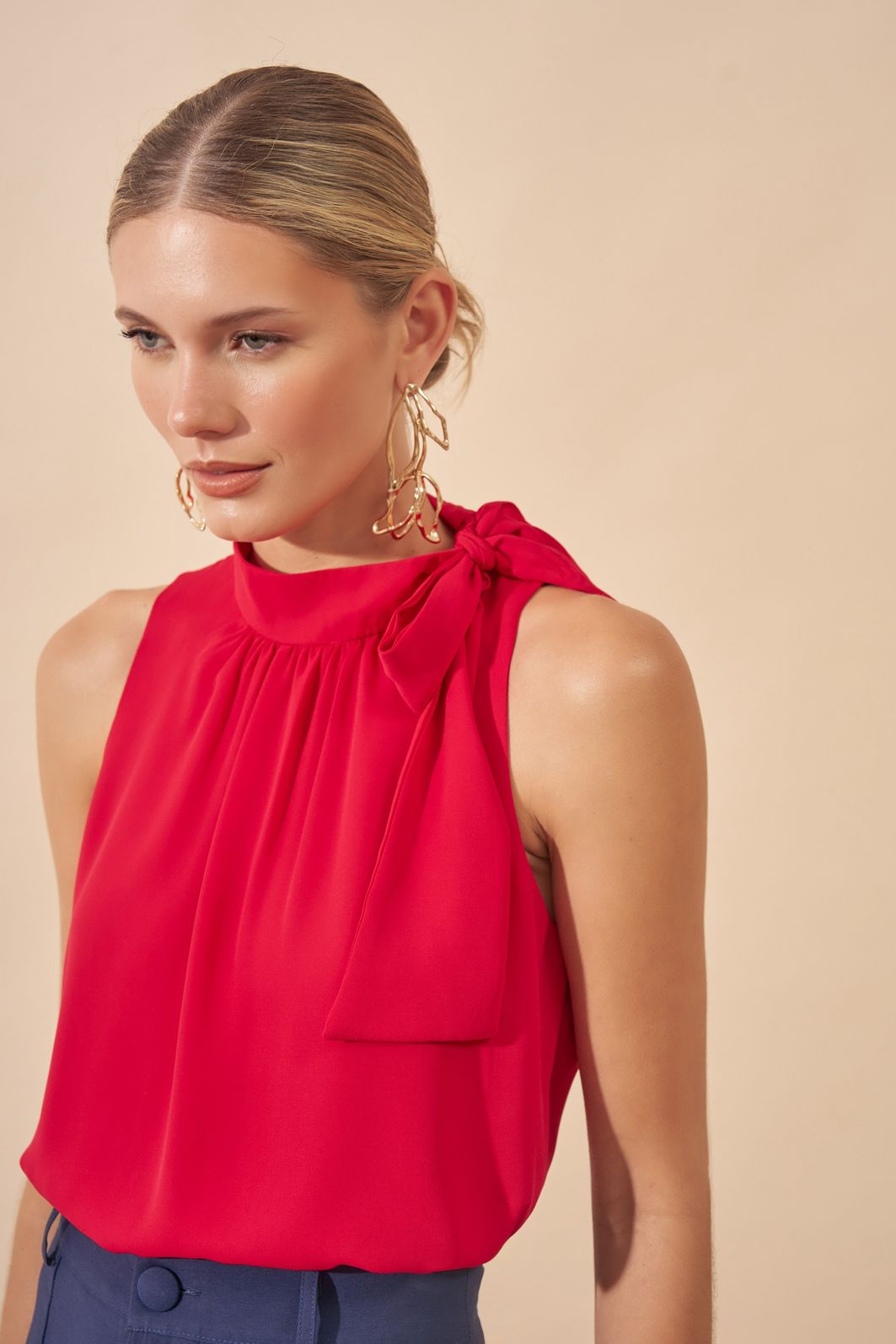 Regata Laço Decote Ombro Botão - Milalai Regata Laço Decote Ombro Botão - Milalai