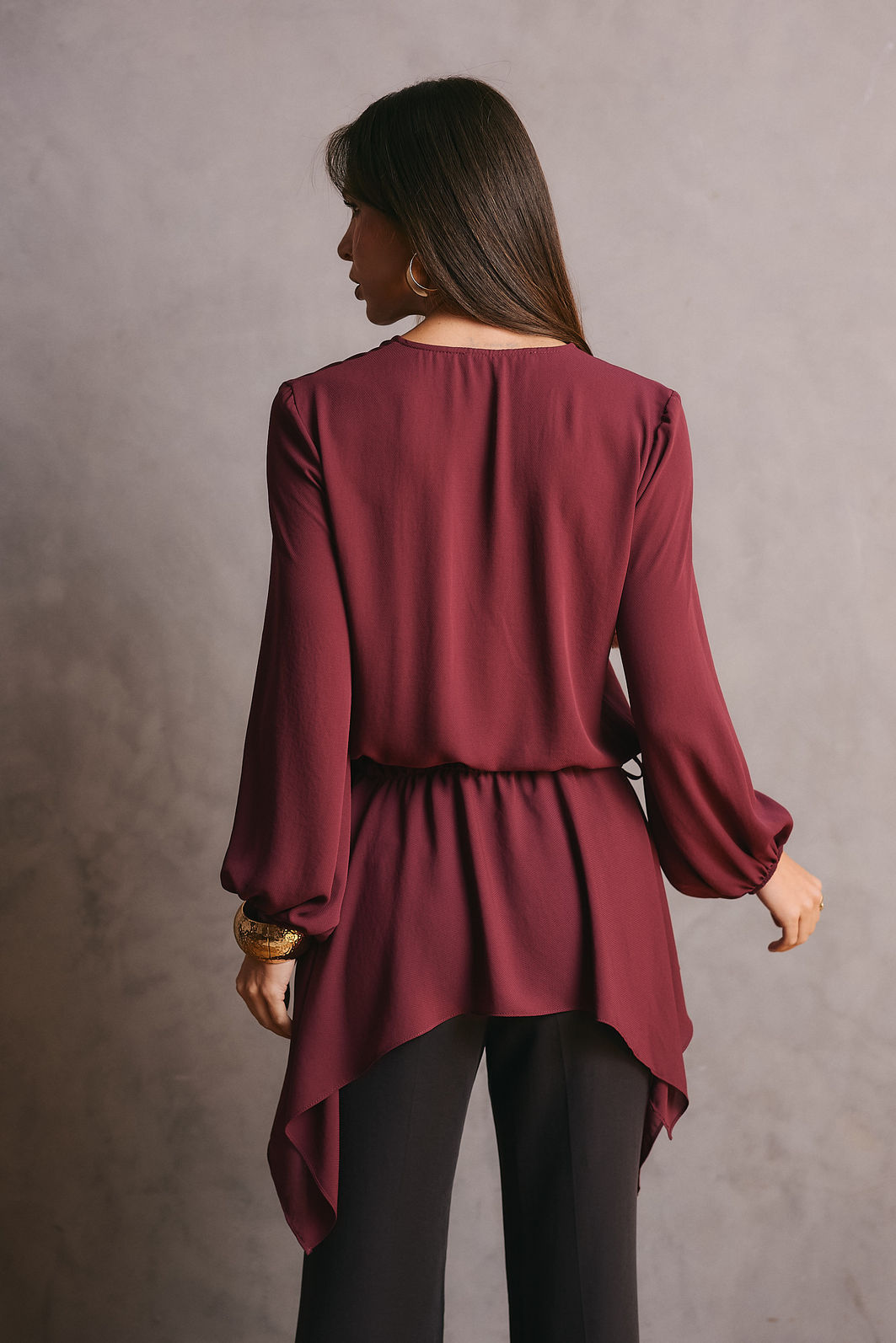 Blusa Crepe Barra Assimétrica - Unique Chic Blusa Crepe Barra Assimétrica - Unique Chic