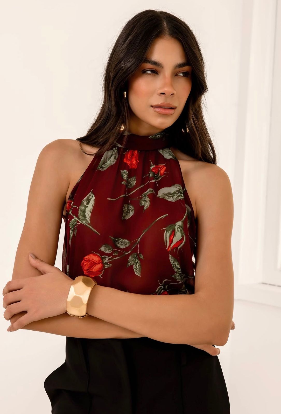 Regata Crepe Floral Gola Laço - Doce Flor Regata Crepe Floral Gola Laço - Doce Flor