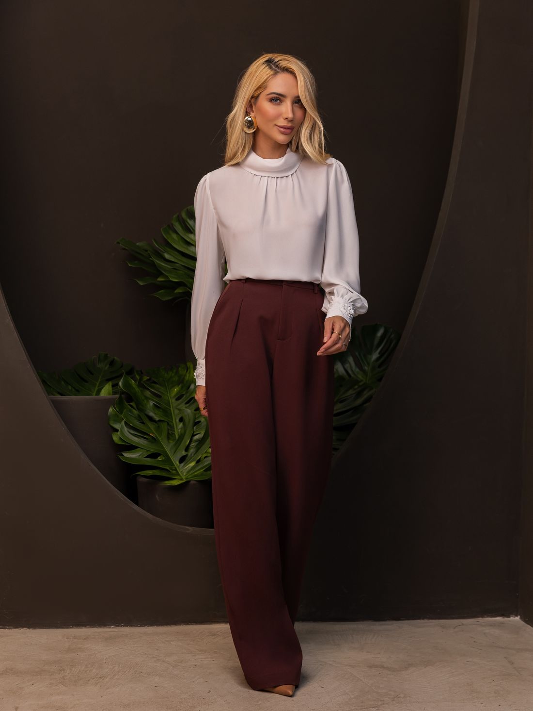 Blusa Crepe Detalhe Punho Flor - Milalai