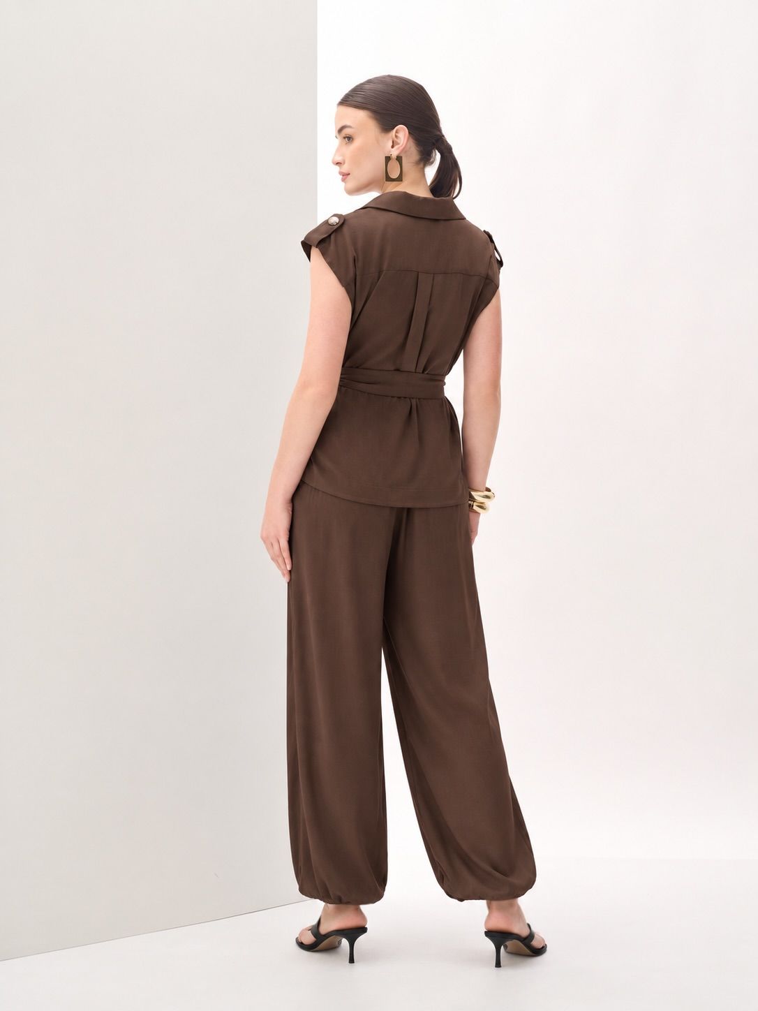 Colete de Viscose Sarja com Faixa Cinto - Milalai Colete de Viscose Sarja com Faixa Cinto - Milalai