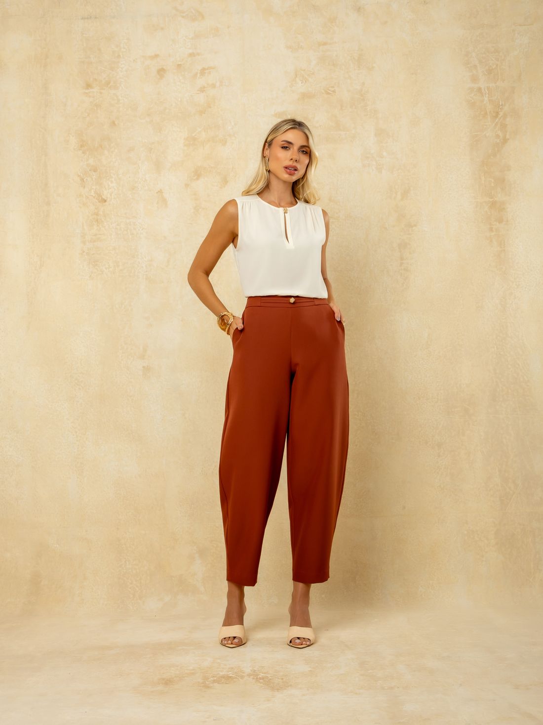 Calça Feminina de Alfaiataria Balloon - Doce Flor Calça Feminina de Alfaiataria Balloon - Doce Flor
