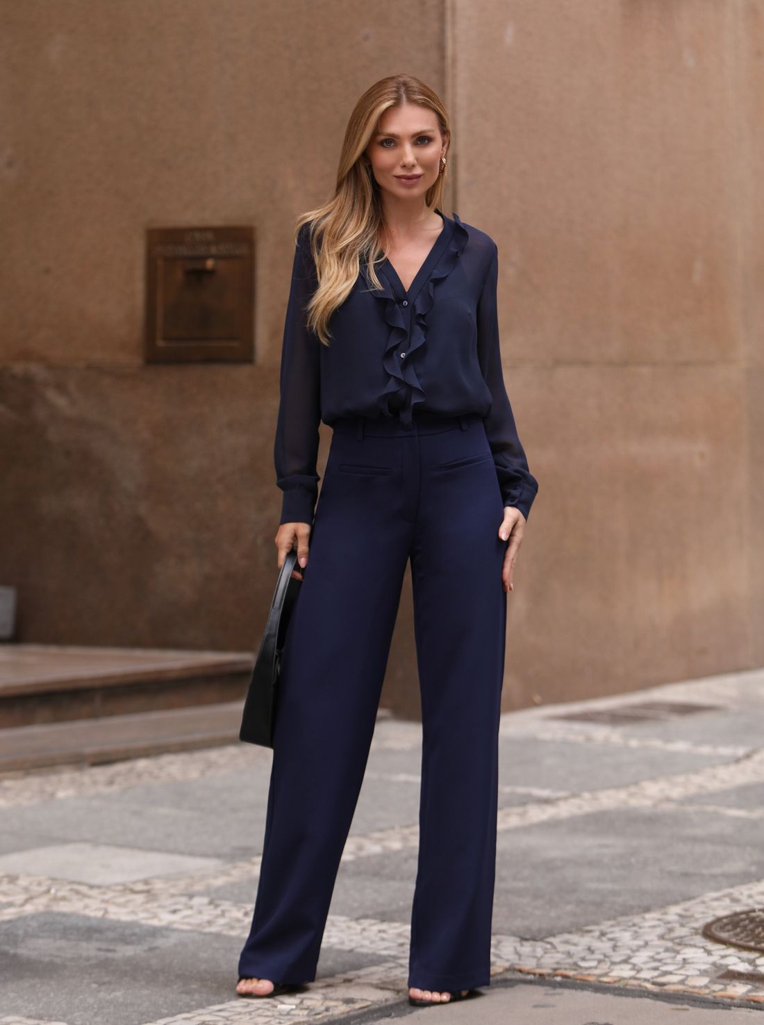 Blusa Crepe Decote V Jabots - Doce Flor Blusa Crepe Decote V Jabots - Doce Flor