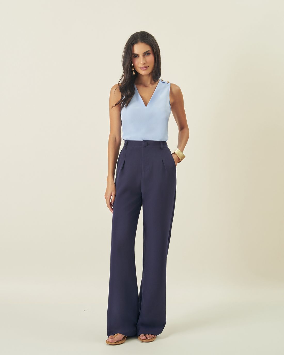 Regata Crepe Botão Exclusivo Ombros - Milalai Regata Crepe Botão Exclusivo Ombros - Milalai