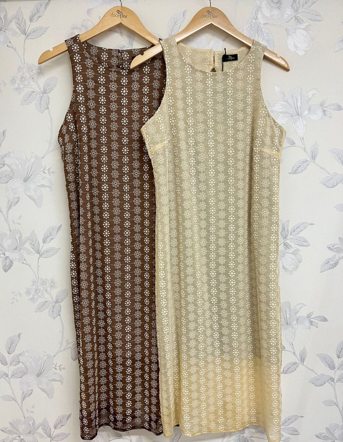 Vestido Midi Chiffon Bordado Abertura  Costas - Doce Flor