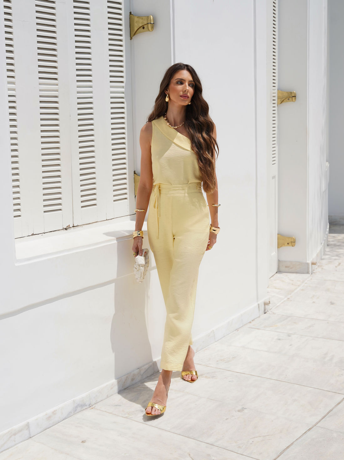 Conjunto Blusa Ombro Único com Calça Reta Cinto Doce Flor