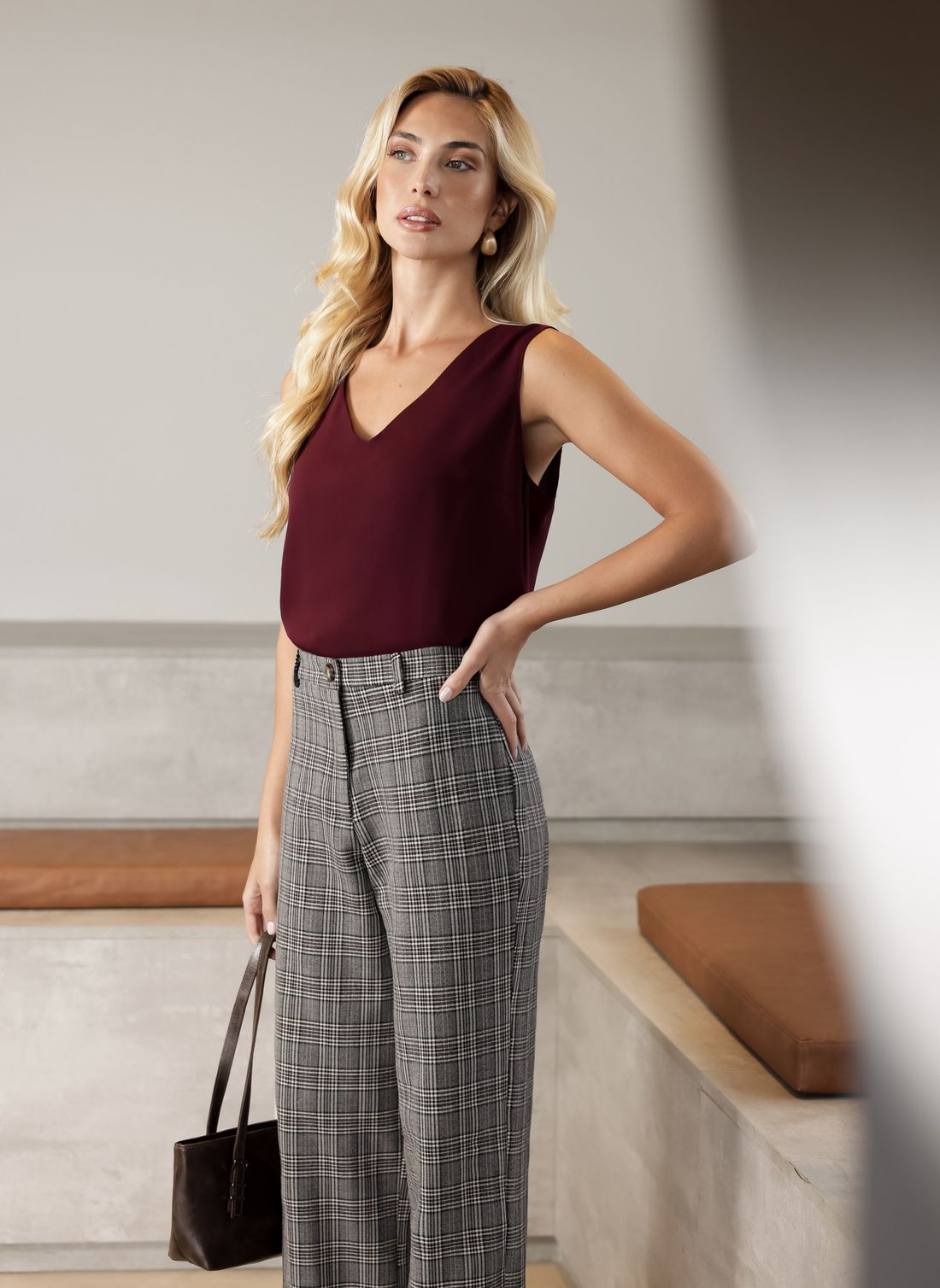 Regata Crepe Decote V Com Botões - Doce Flor