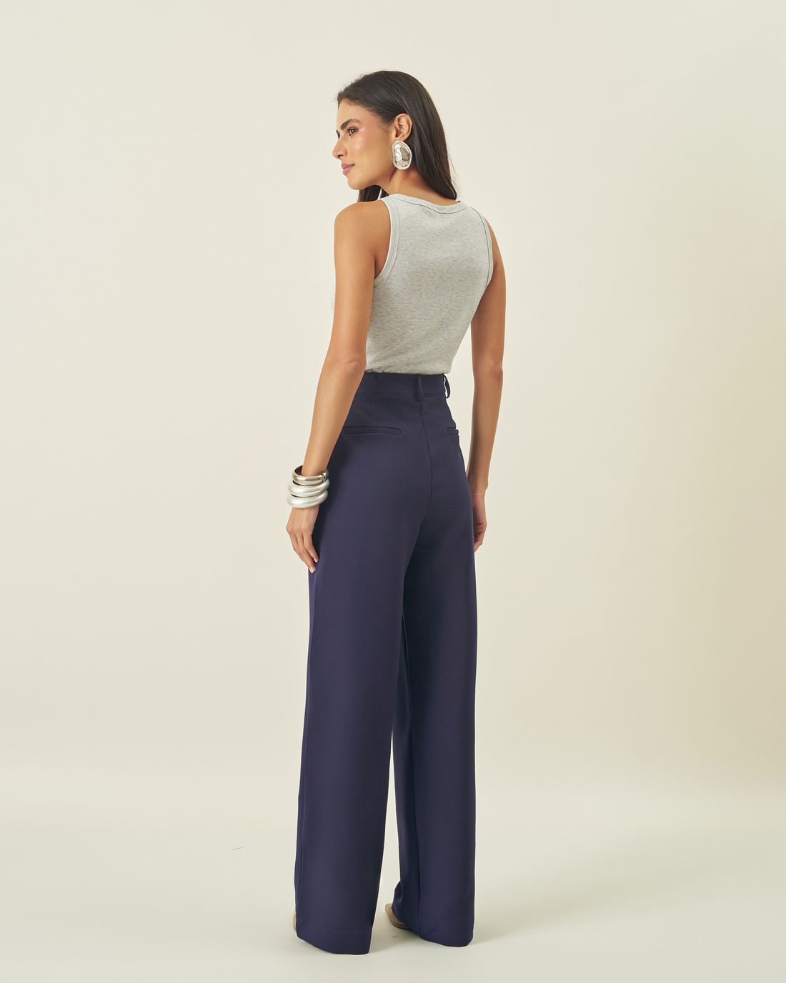 Calça Feminina Alfaiataria Reta com Botão Forrado - Milalai Calça Feminina Alfaiataria Reta com Botão Forrado - Milalai