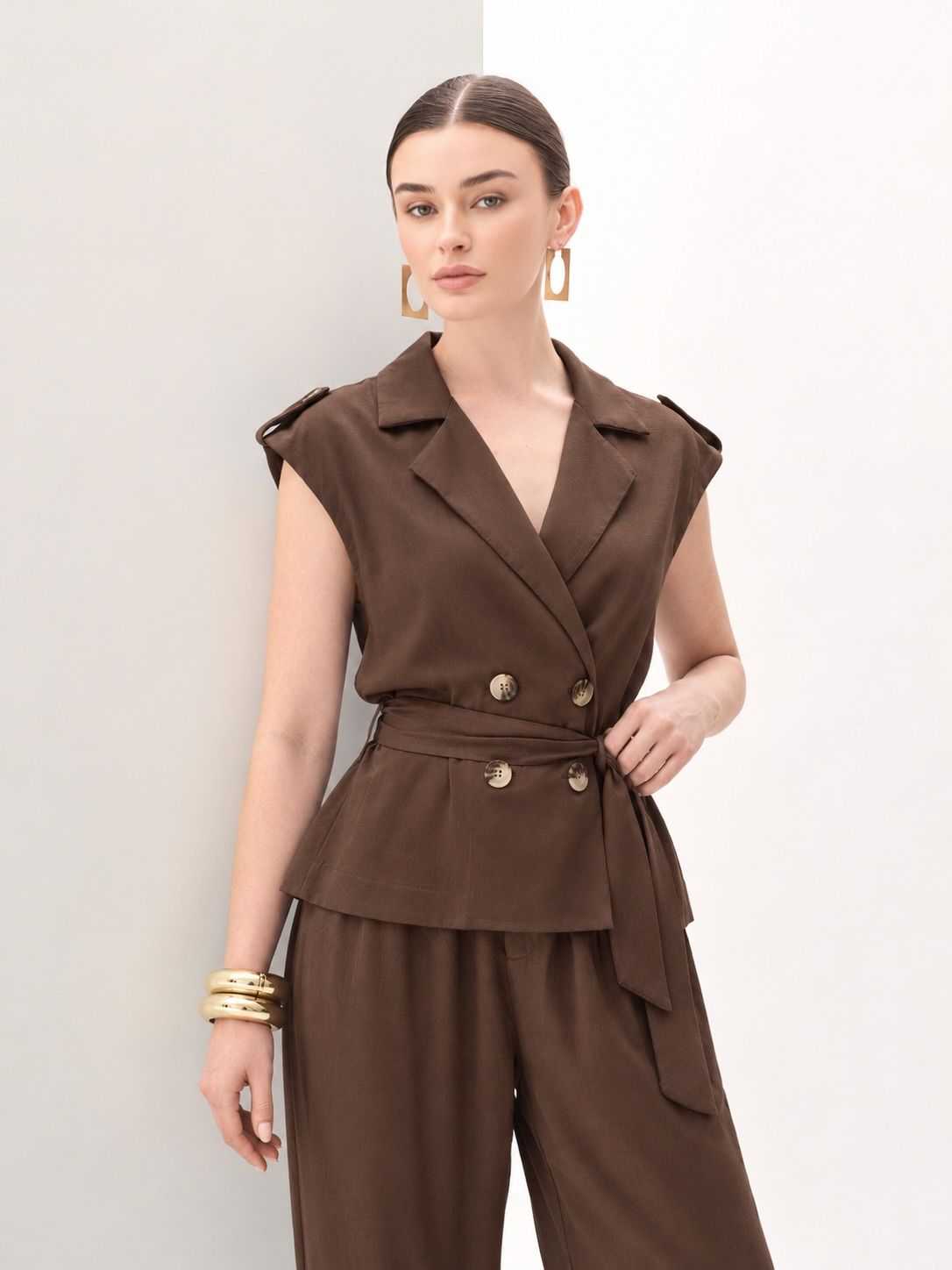 Colete de Viscose Sarja com Faixa Cinto - Milalai Colete de Viscose Sarja com Faixa Cinto - Milalai