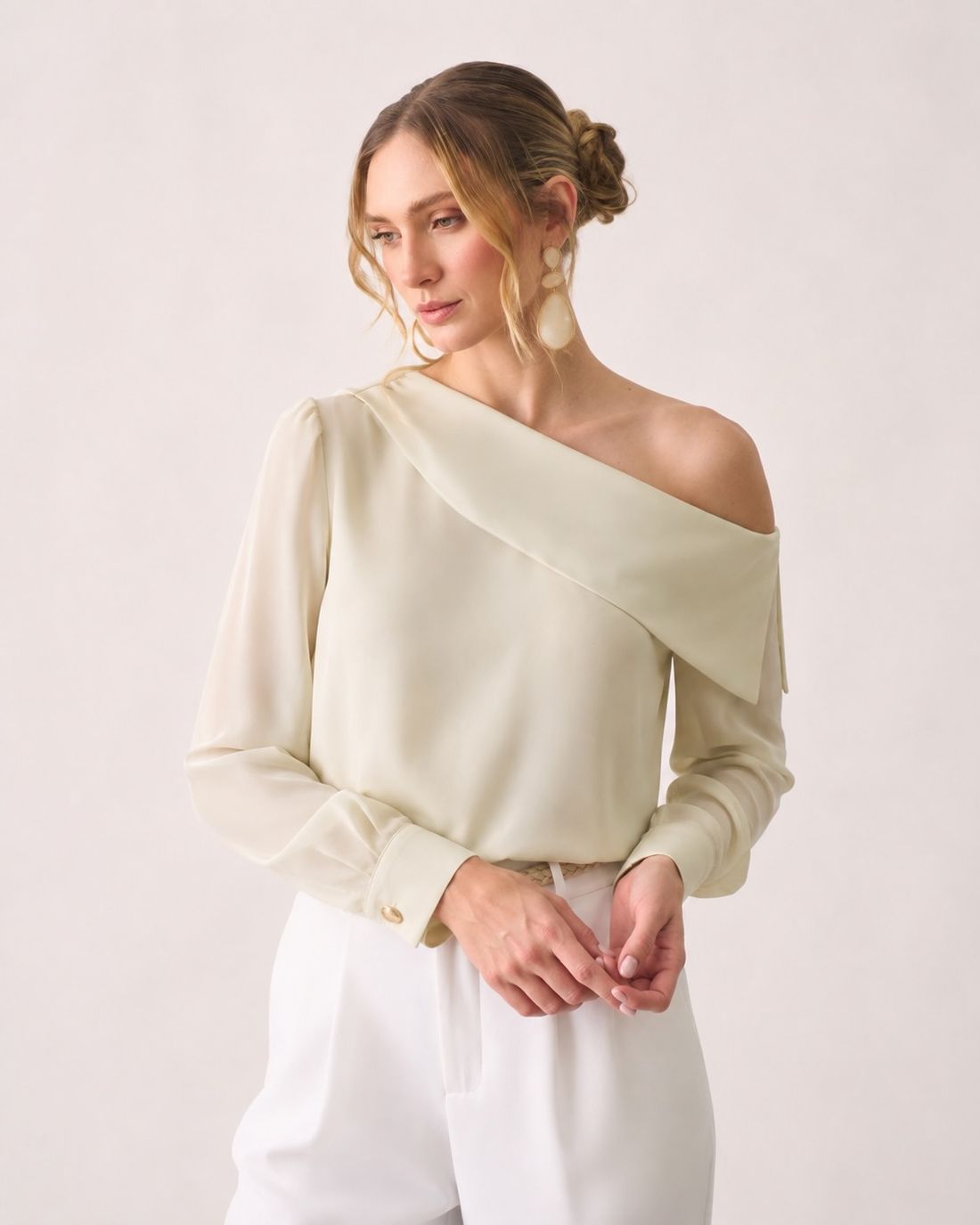Blusa Crepe Assimétrica Botão Punho - Milalai Blusa Crepe Assimétrica Botão Punho - Milalai