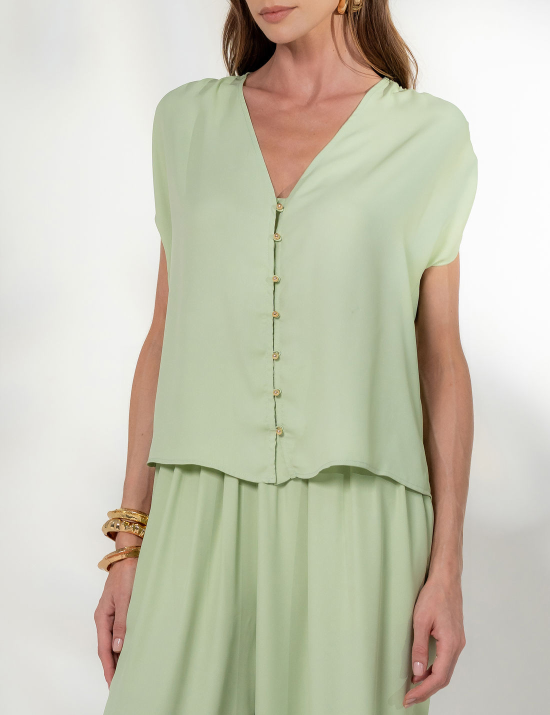 Blusa Crepe Botões Isis - Unique Chic Blusa Crepe Botões Isis - Unique Chic