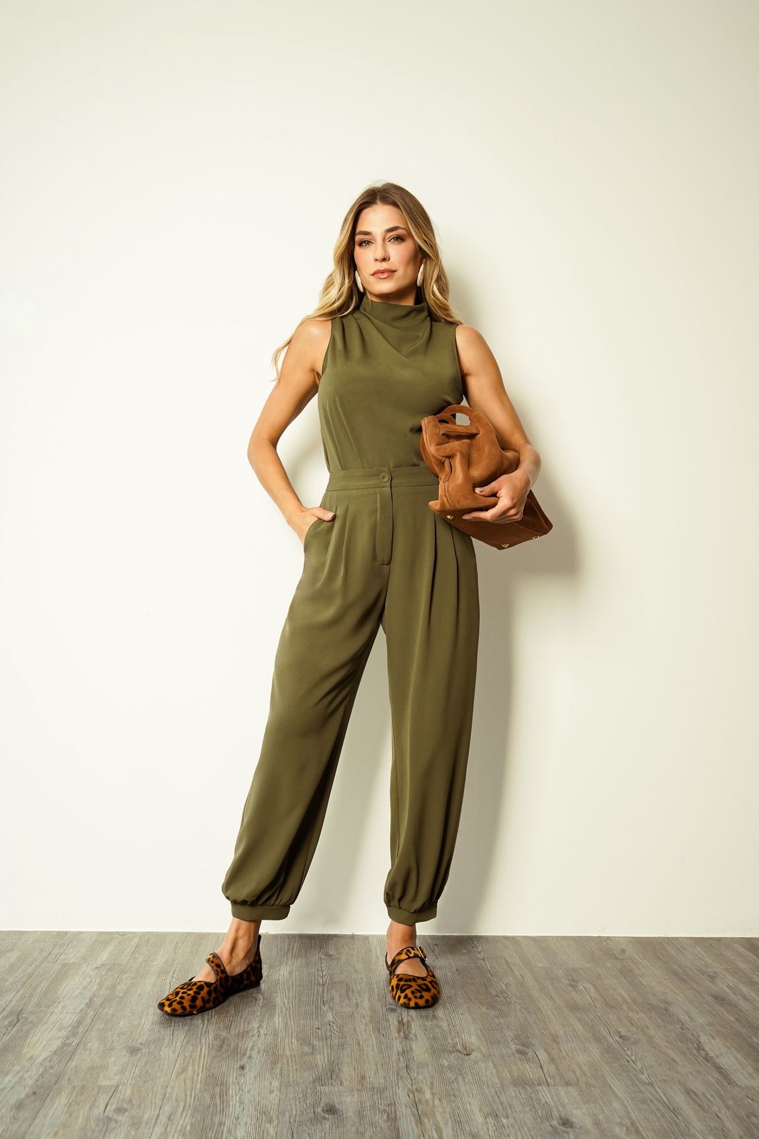 Calça Alfaiataria Harem Pregas - Donna Ritz Calça Alfaiataria Harem Pregas - Donna Ritz