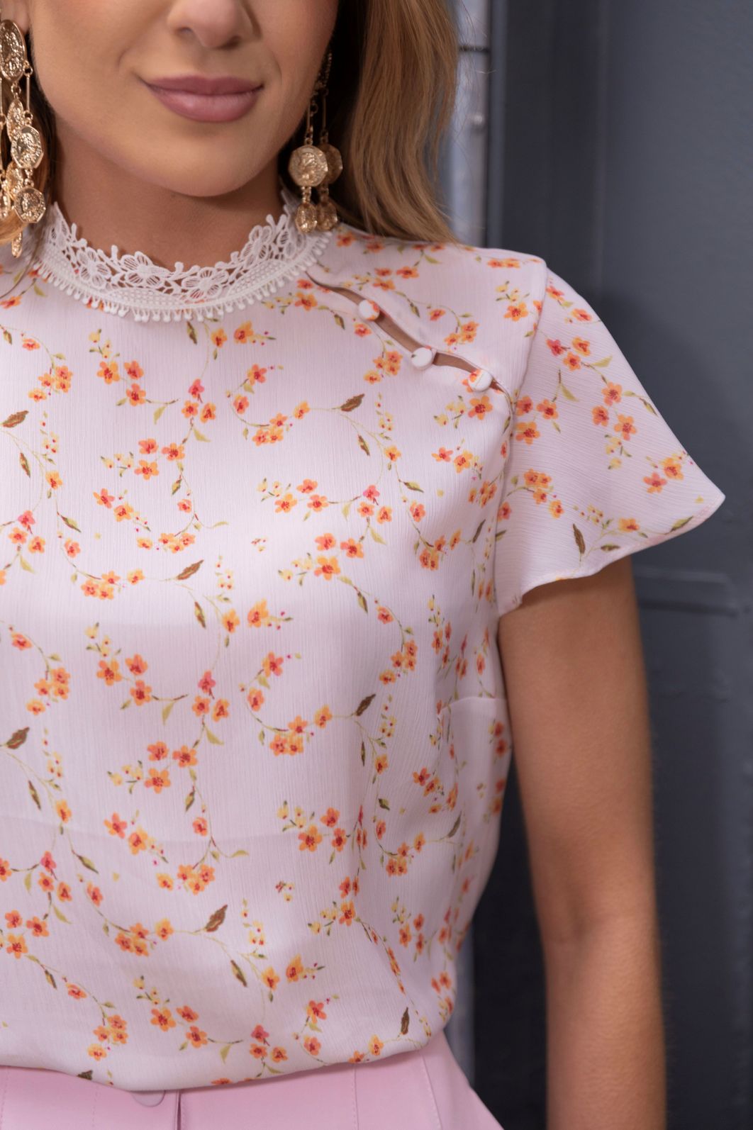 Blusa Crepe Floral Gola Renda - Doce Flor