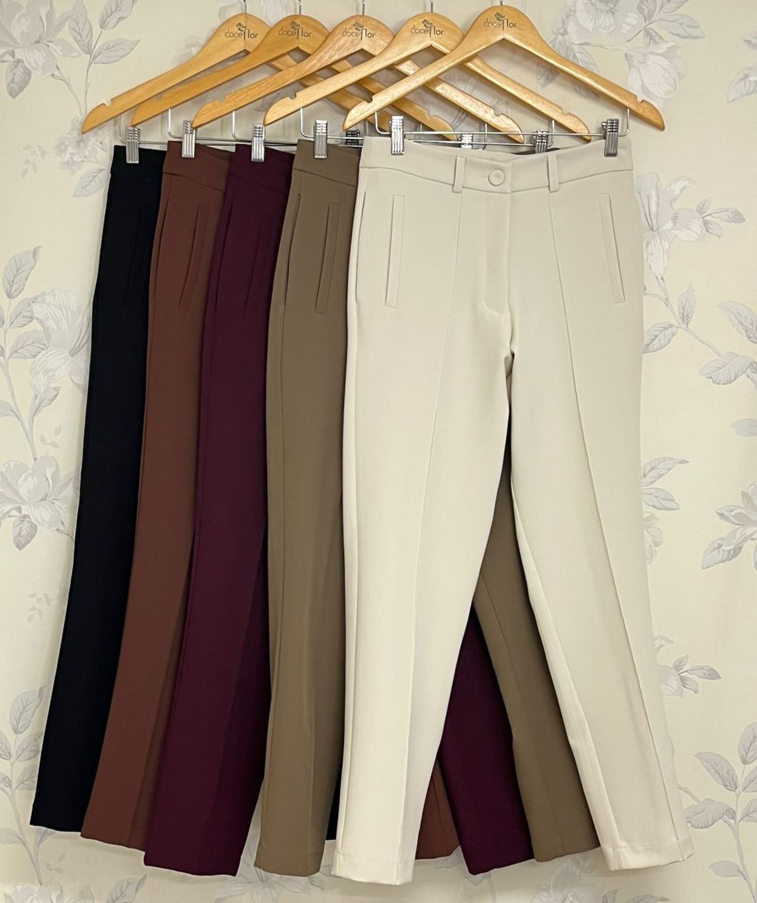 Calça Em Alfaiataria Com Nervuras- Doce Flor