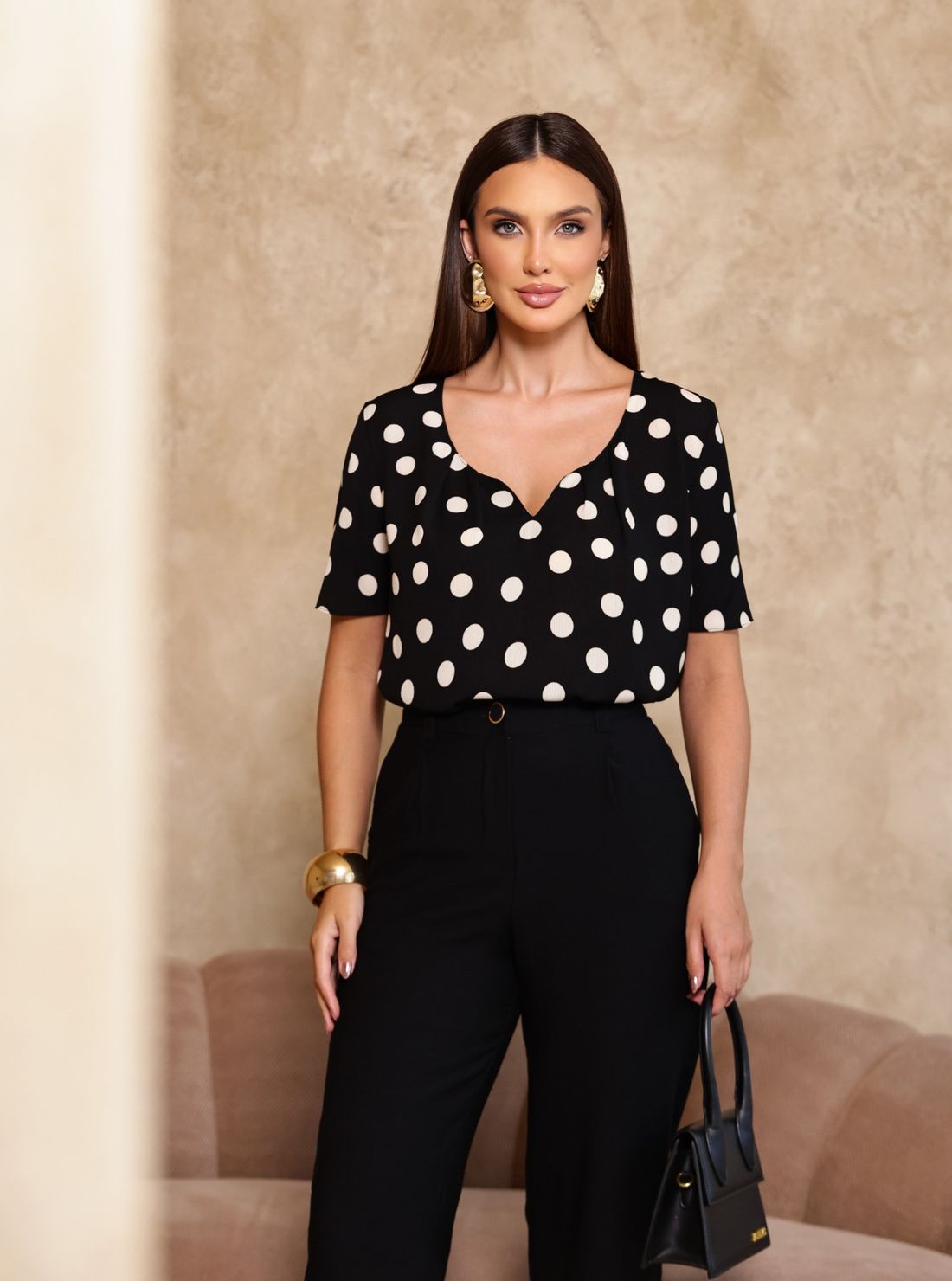 Blusa Crepe Poá Decote V - Doce Flor Blusa Crepe Poá Decote V - Doce Flor