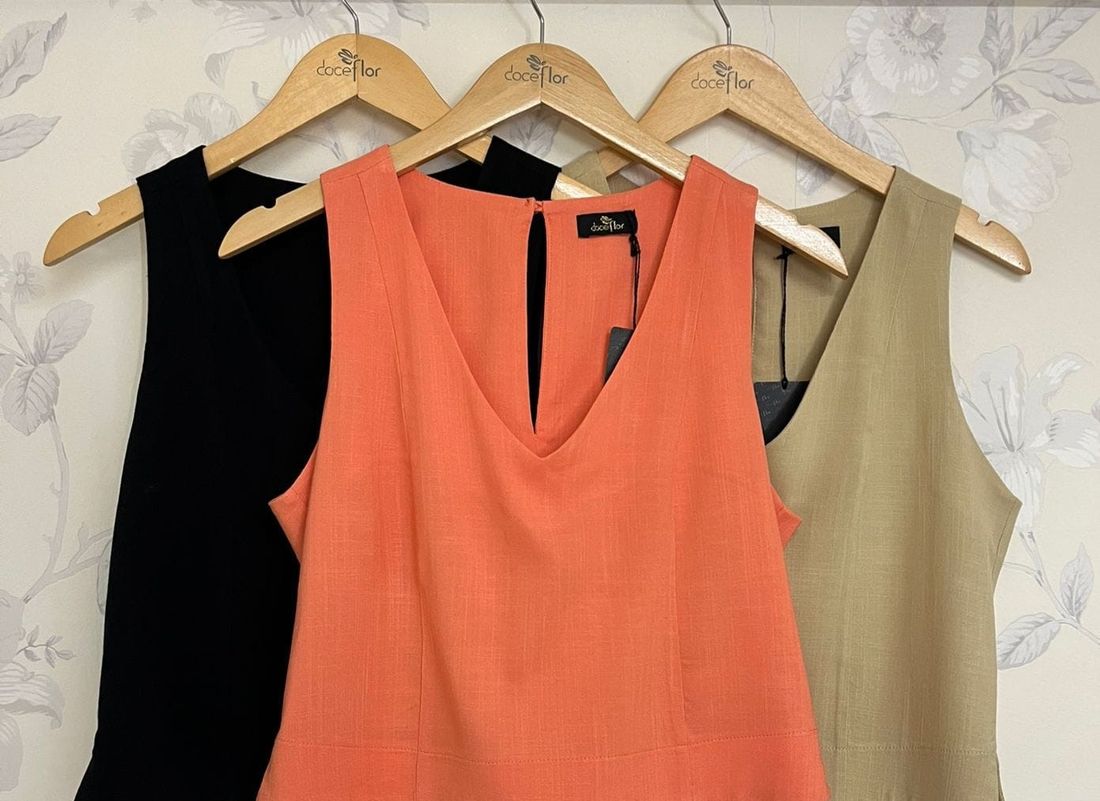 Blusa Cavada Decote V Com Recortes - Doce Flor