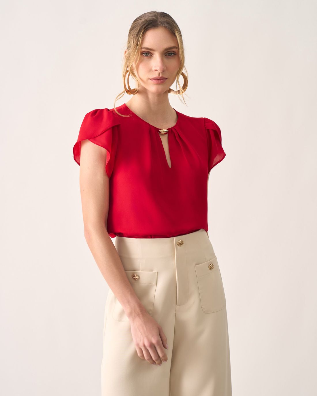 Blusa Crepe Decote Fivela Dourada - Milalai Blusa Crepe Decote Fivela Dourada - Milalai