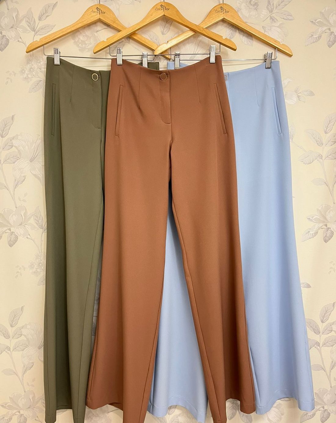 Calça Wide Leg Com Botão Forrado - Doce Flor