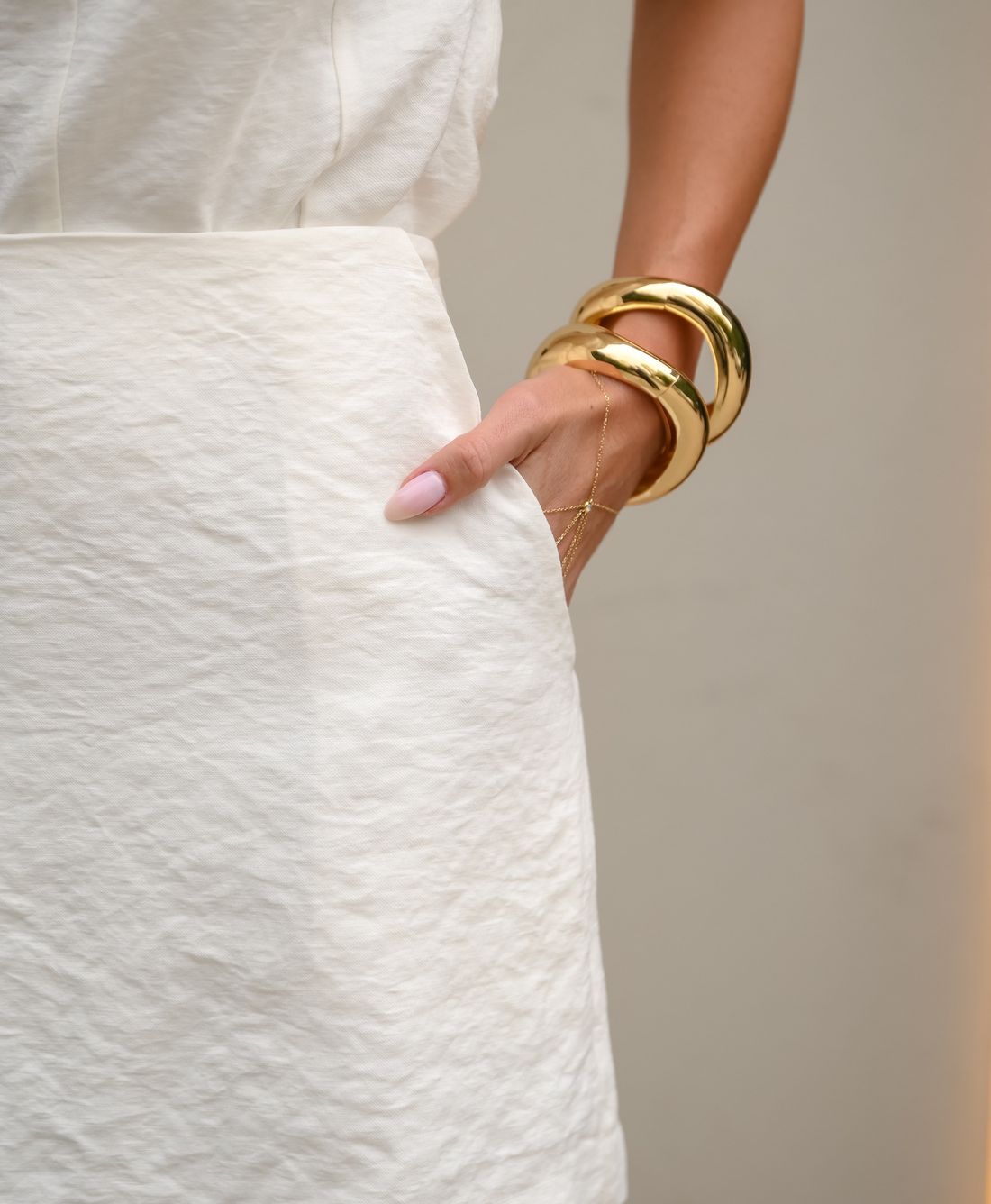 Shorts Saia em Twill com Zíper Lateral e Bolsos - Milalai