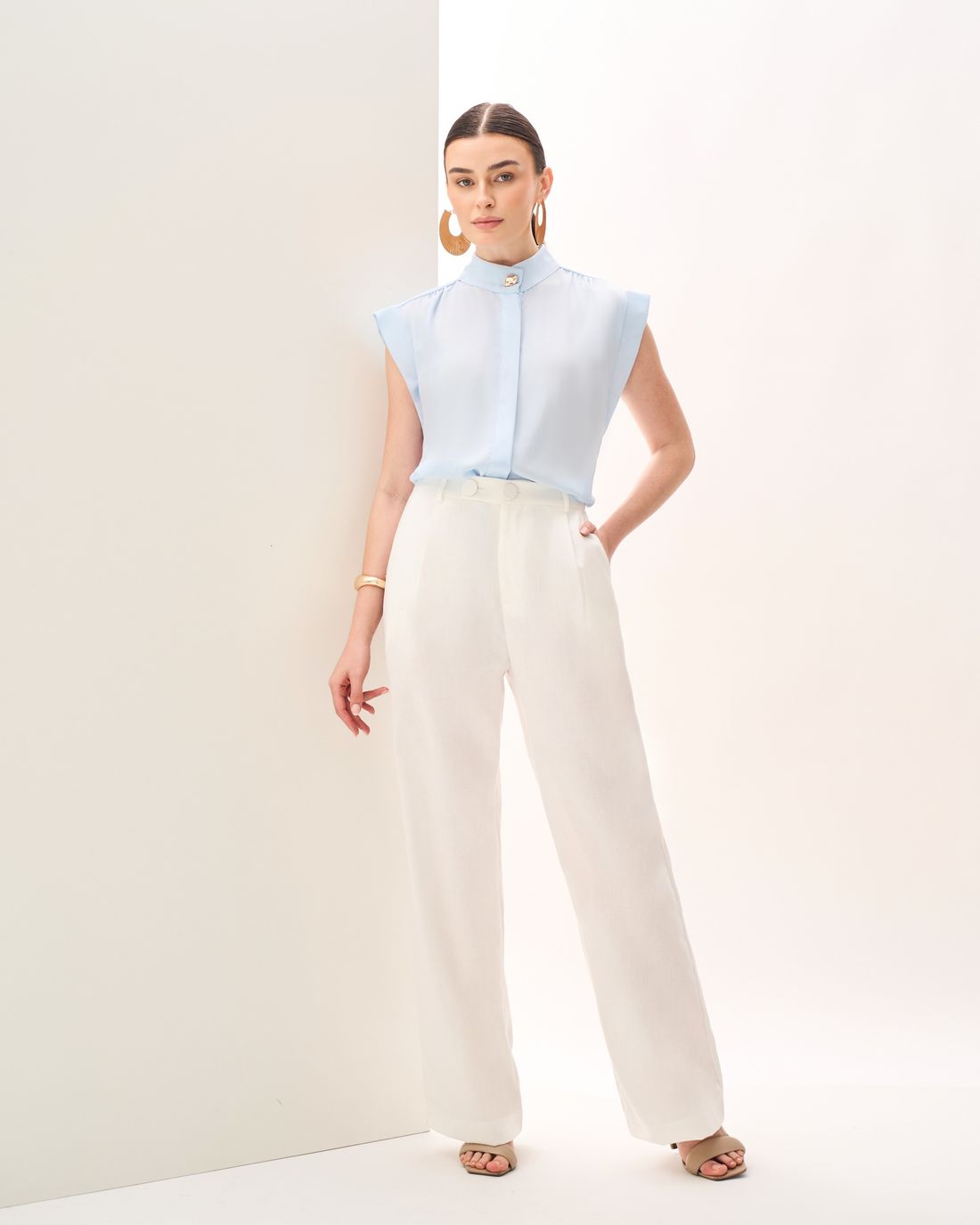 Camisa de Crepe com Gola Alta e Botão Orgânico - Milalai Camisa de Crepe com Gola Alta e Botão Orgânico - Milalai