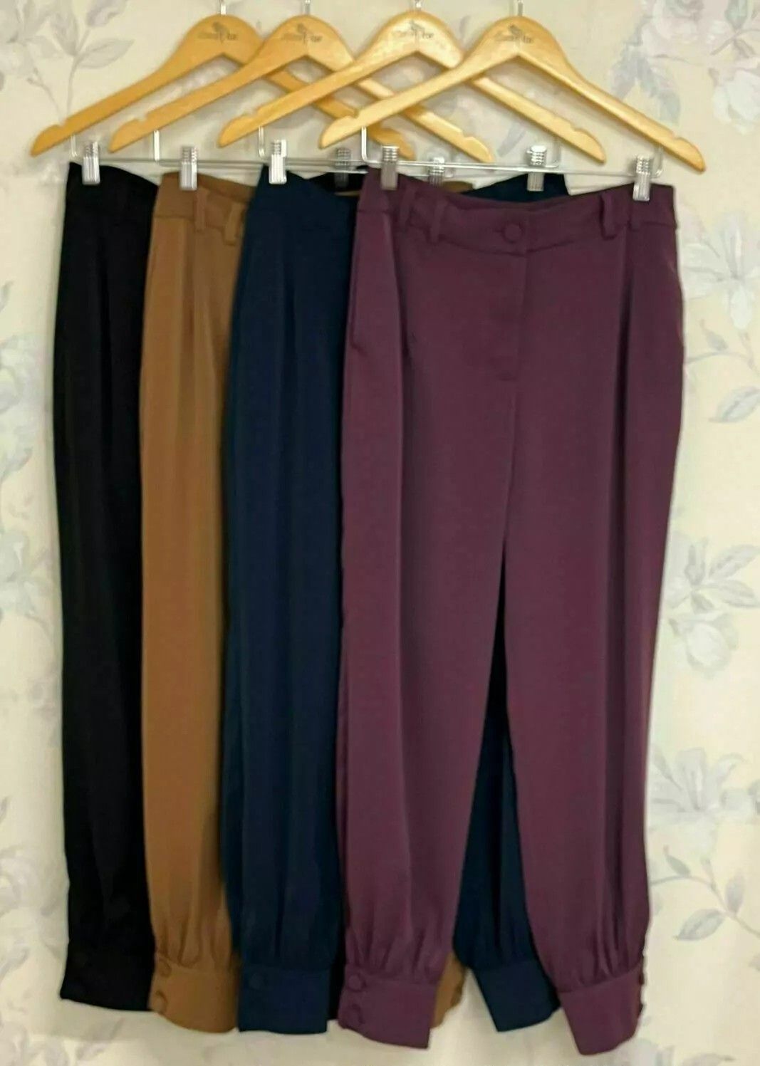 Calça Cenoura Barra Botão Forrado - Doce Flor Calça Cenoura Barra Botão Forrado - Doce Flor