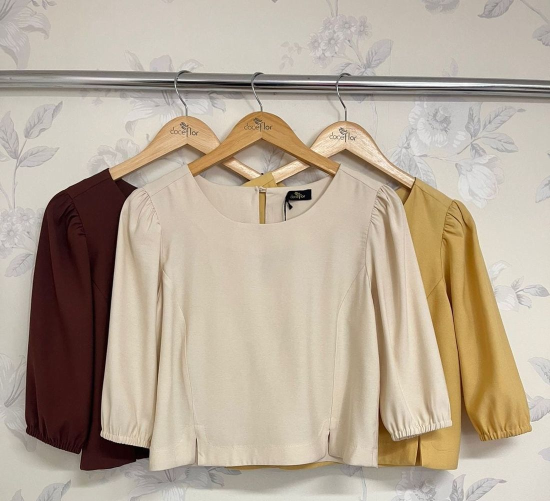Blusa Manga 3/4 Detalhe Fenda - Doce Flor Blusa Manga 3/4 Detalhe Fenda - Doce Flor