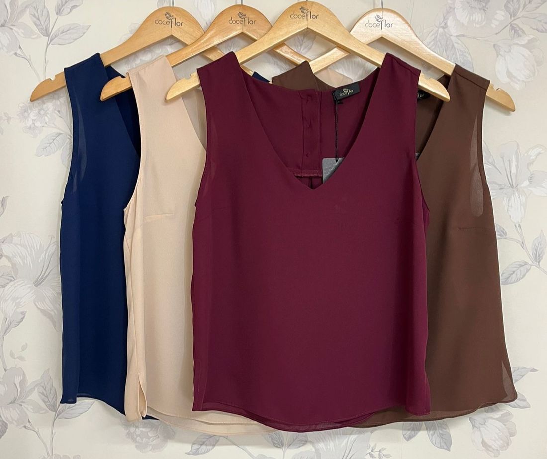 Regata Crepe Decote V Com Botões - Doce Flor