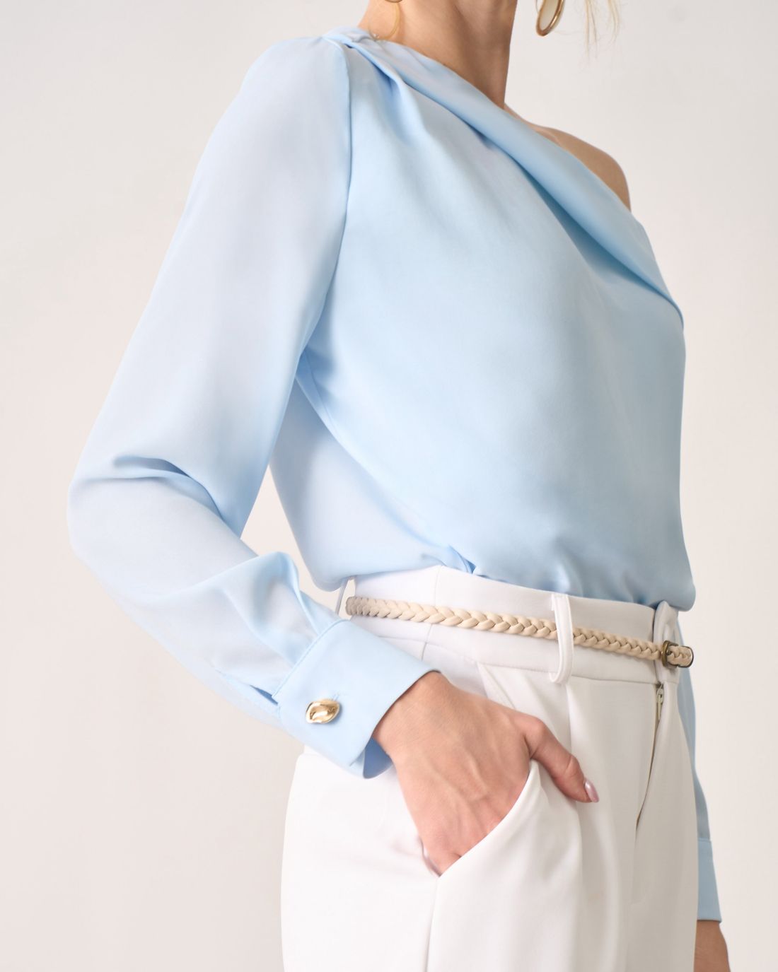 Blusa Crepe Assimétrica Botão Punho - Milalai Blusa Crepe Assimétrica Botão Punho - Milalai