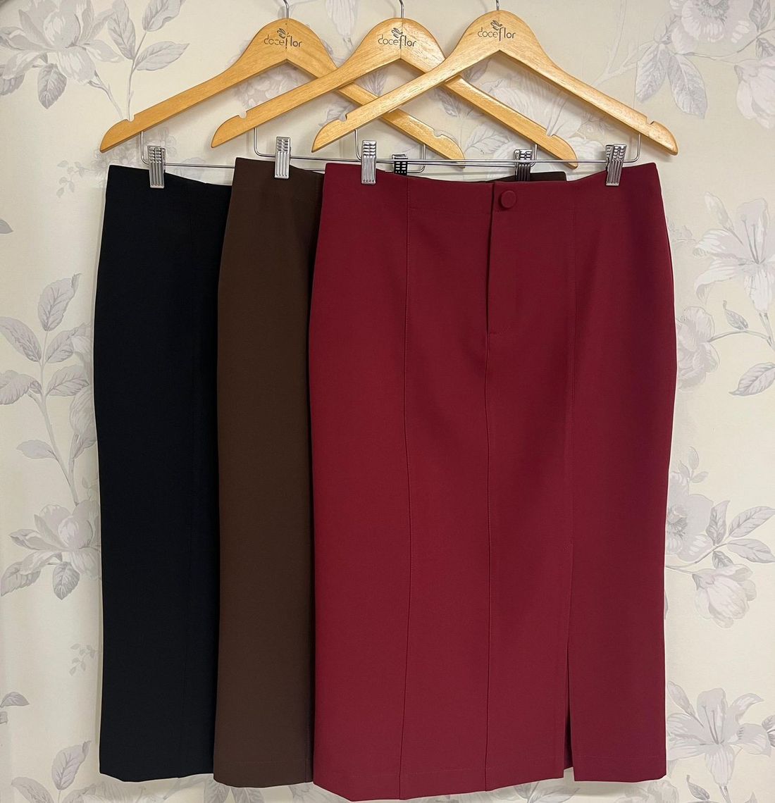 Saia Midi Lápis Com Fenda - Doce Flor