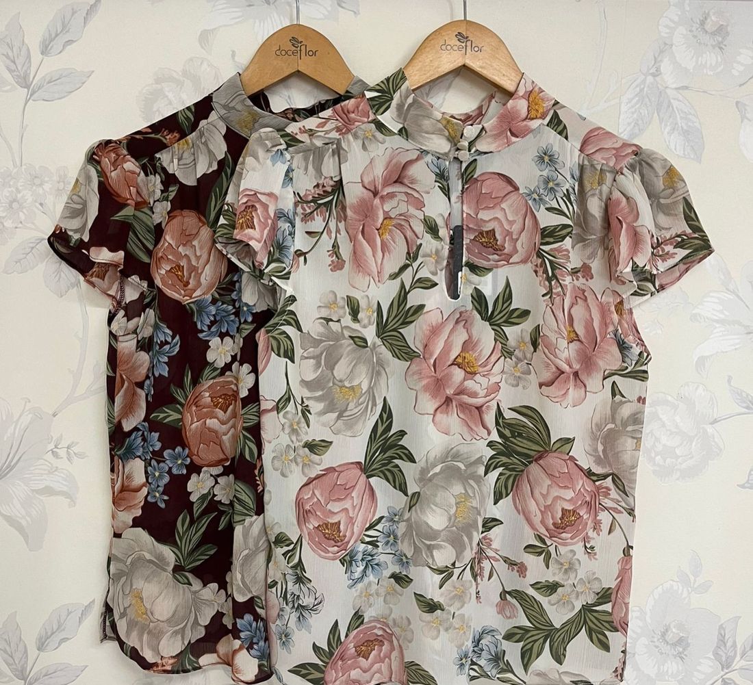 Blusa Estampa Floral Gola Alta - Doce Flor