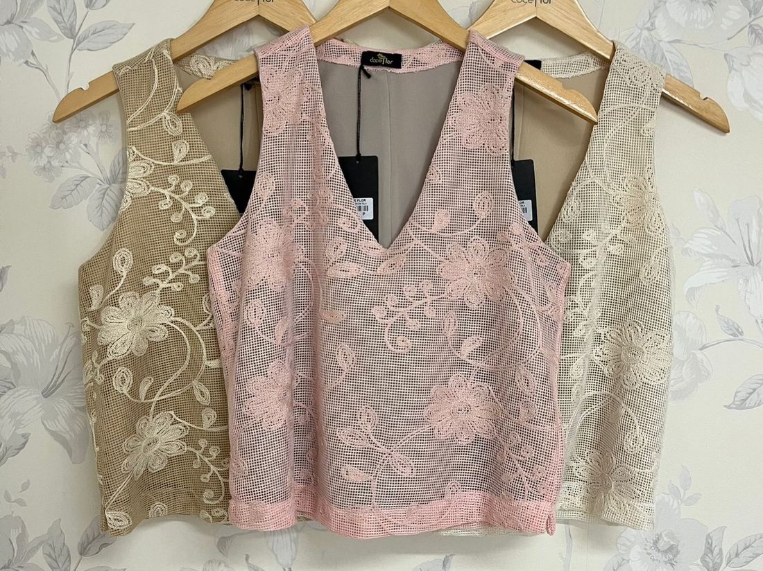 Blusa Cavada Tela Bordado - Doce Flor