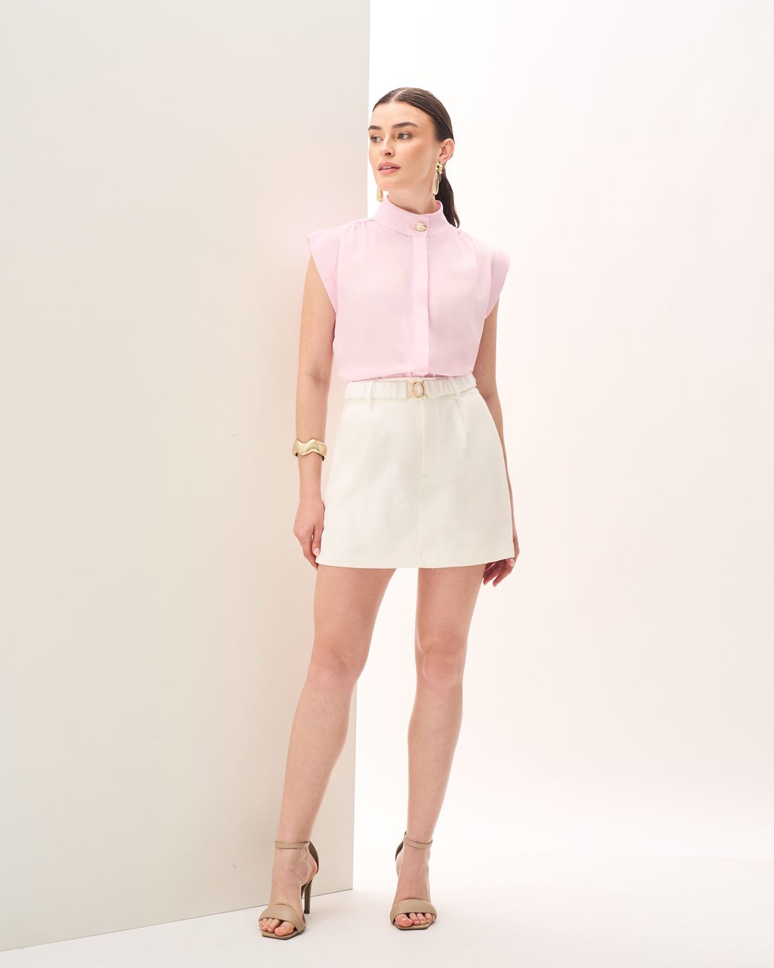 Camisa de Crepe com Gola Alta e Botão Orgânico - Milalai Camisa de Crepe com Gola Alta e Botão Orgânico - Milalai