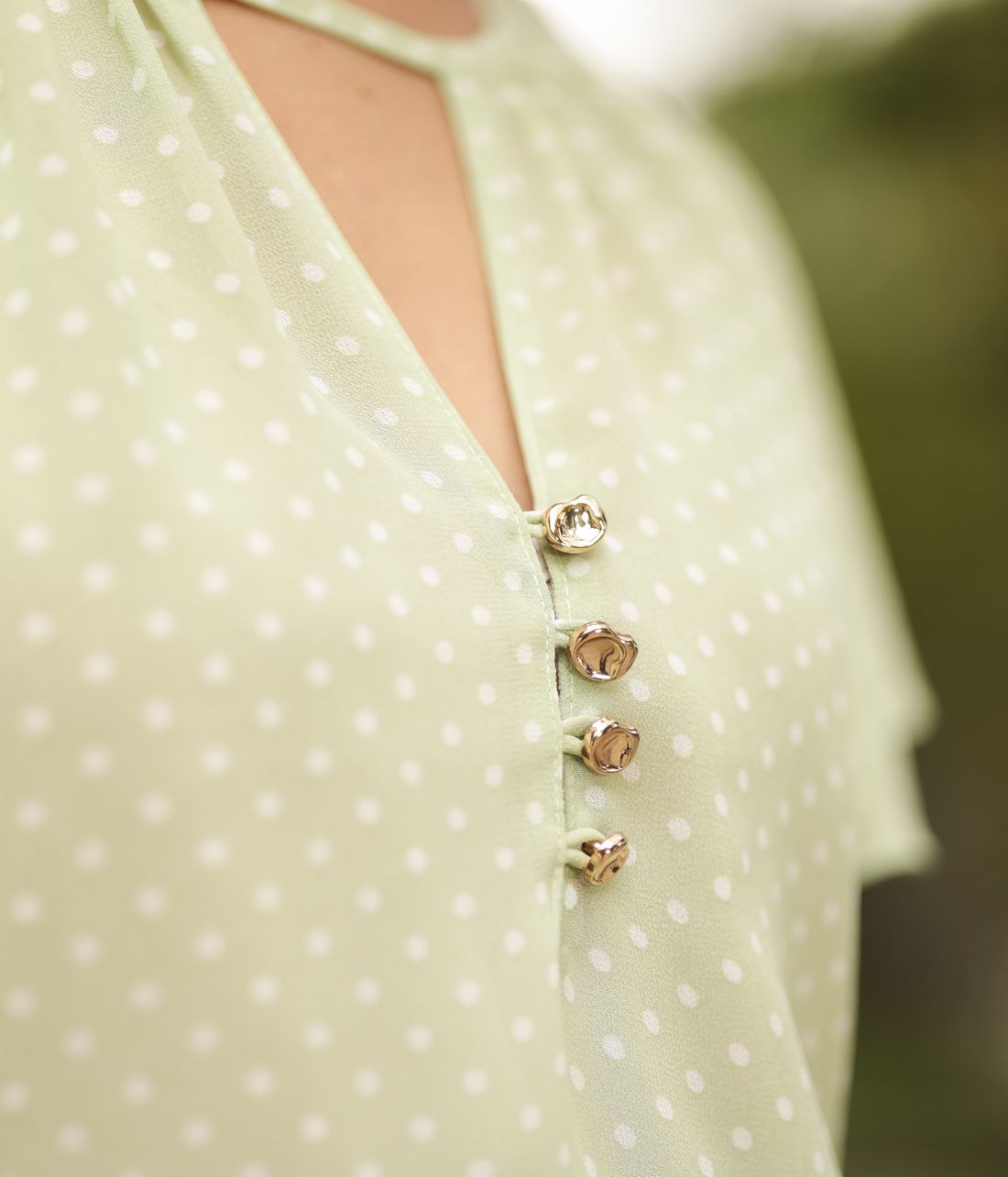 Blusa Crepe Poás Botões Dourados - Doce Flor Blusa Crepe Poás Botões Dourados - Doce Flor
