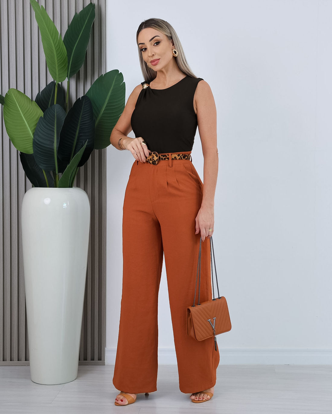 REGATA C/ FIVELA DOURADA TABATA - PRETO REGATA C/ FIVELA DOURADA TABATA - PRETO