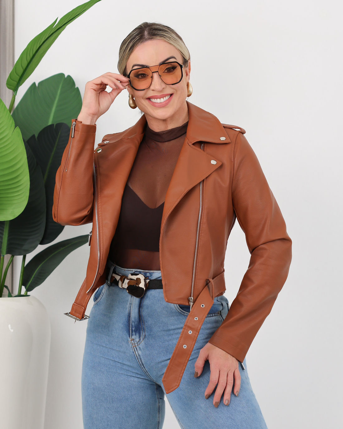 JAQUETA COURO ECO DOMINIQUE CARAMELO Loja Strass Loja Virtual