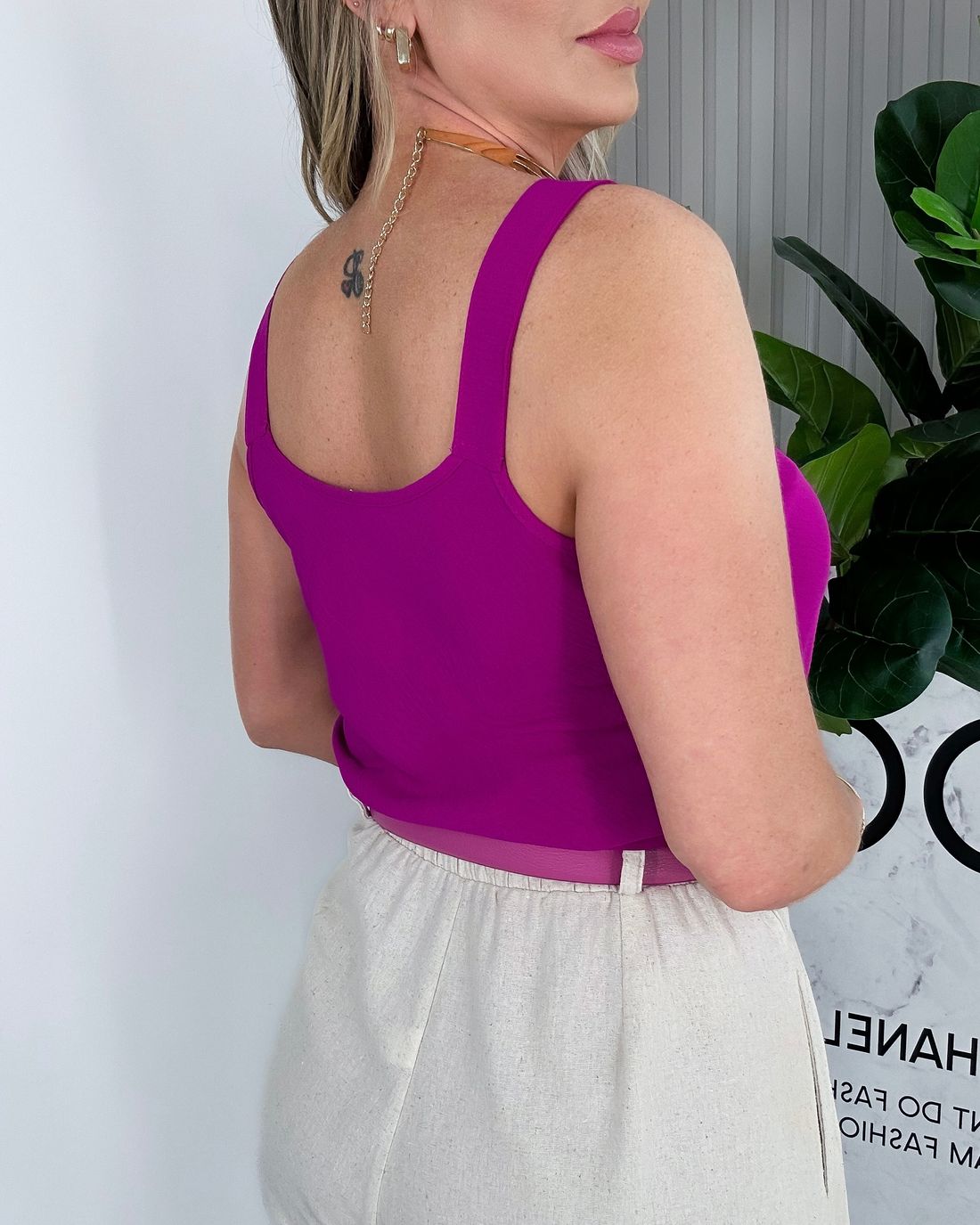 REGATA C/ DECOTE DRAPEADO VALESCA